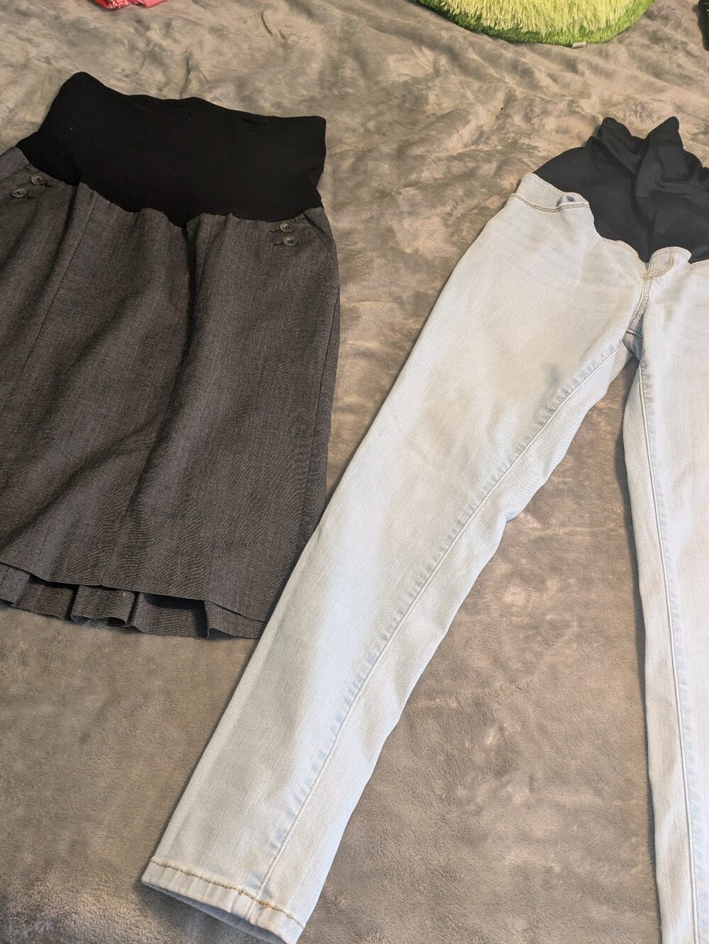 Women's Maternity Gray Pleated Knee-Length Skirt Size Small/Medium Stretch Belly